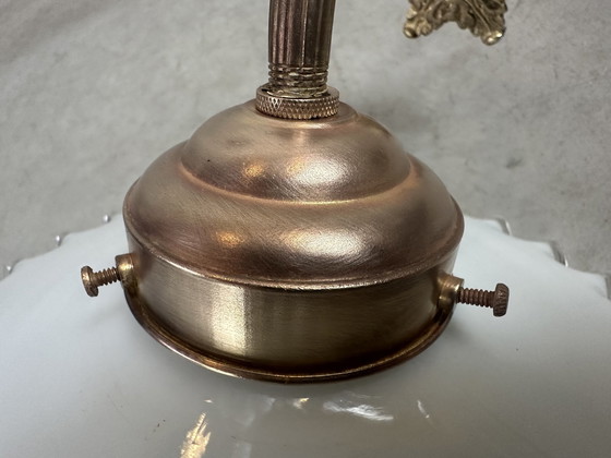 Image 1 of Antieke Wandlamp - Opaline Kraaglamp Met Brass Houder