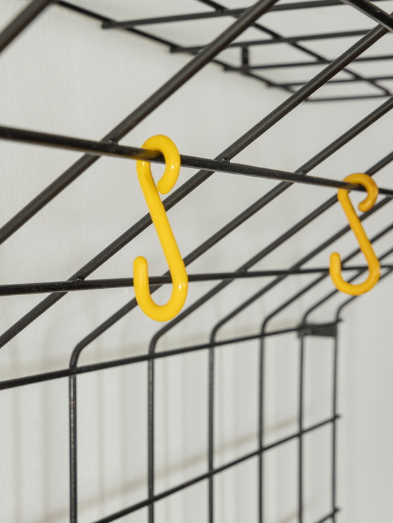 Image 1 of metalen rooster kledingkast wandmontage