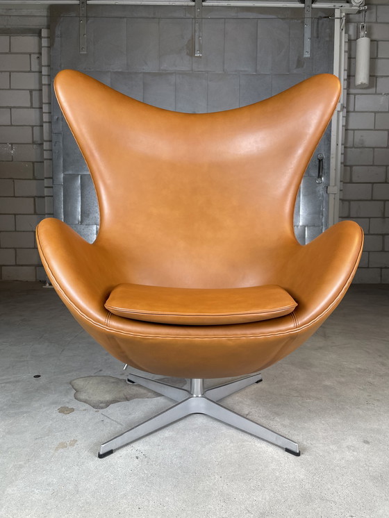 Image 1 of Fritz Hansen Egg chair by Arne Jacobsen