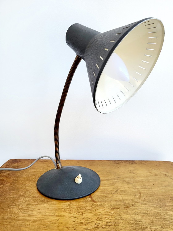 Image 1 of Vintage Bureaulamp, Metaal Grijs En Messing Beweegbare Arm, Heksenhoed, Jaren 60