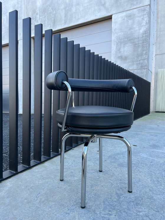 Image 1 of Cassina Le Corbusier Lc7 Stoel