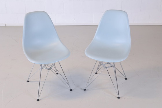 Image 1 of 2x Vitra Eames Plastic DSR blauw