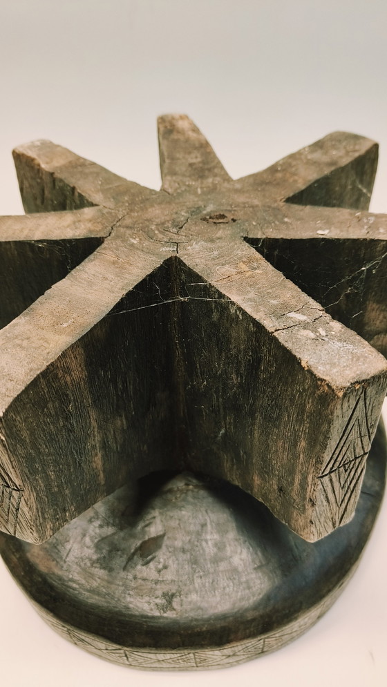 Image 1 of Oude Afrikaanse Stoel  Kruk