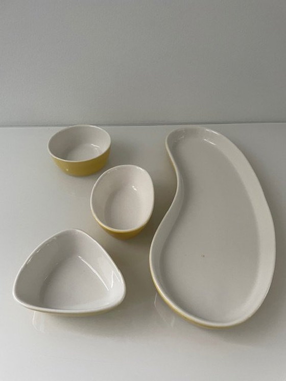 Image 1 of Vintage / Retro Schalen Pastel Geel En Wit Keramiek