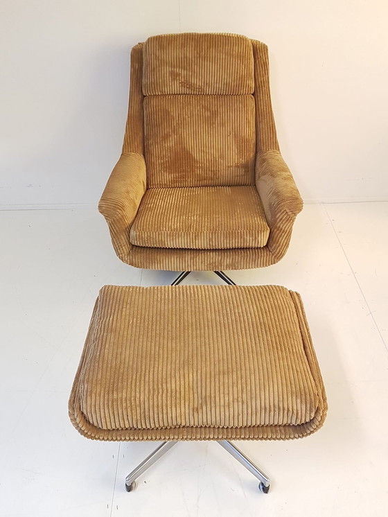 Image 1 of Vintage Draaifauteuil Met Voetenbank | Ottoman Ribstof