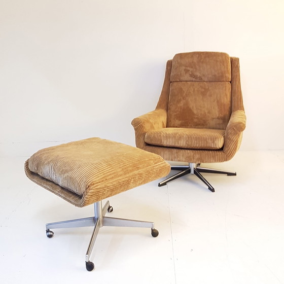 Image 1 of Vintage Draaifauteuil Met Voetenbank | Ottoman Ribstof