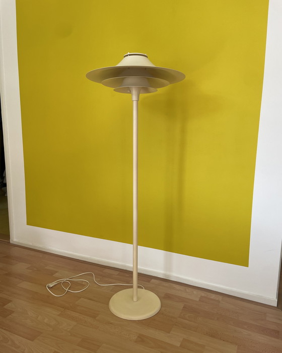 Image 1 of Lyfa Adina staande Deense lamp