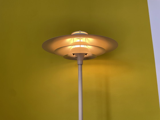 Image 1 of Lyfa Adina staande Deense lamp