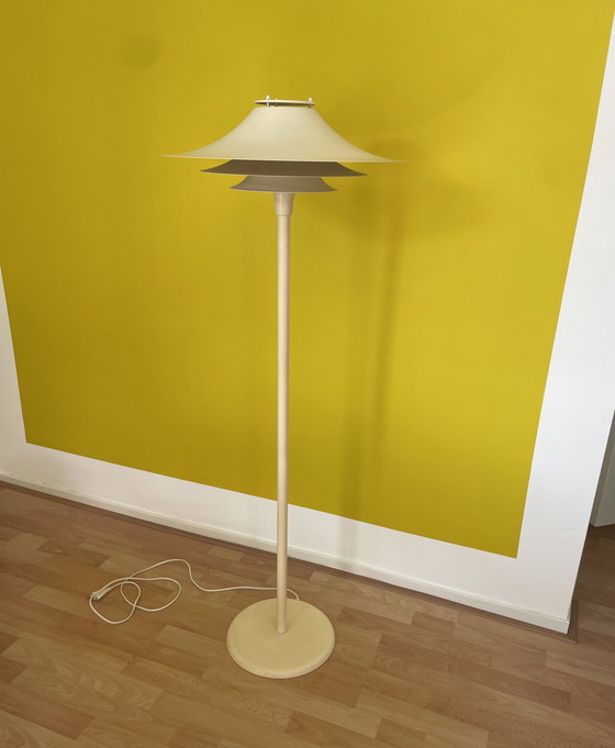 Image 1 of Lyfa Adina staande Deense lamp