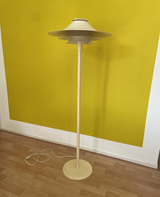 Image 1 of Lyfa Adina staande Deense lamp