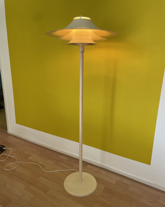 Image 1 of Lyfa Adina staande Deense lamp