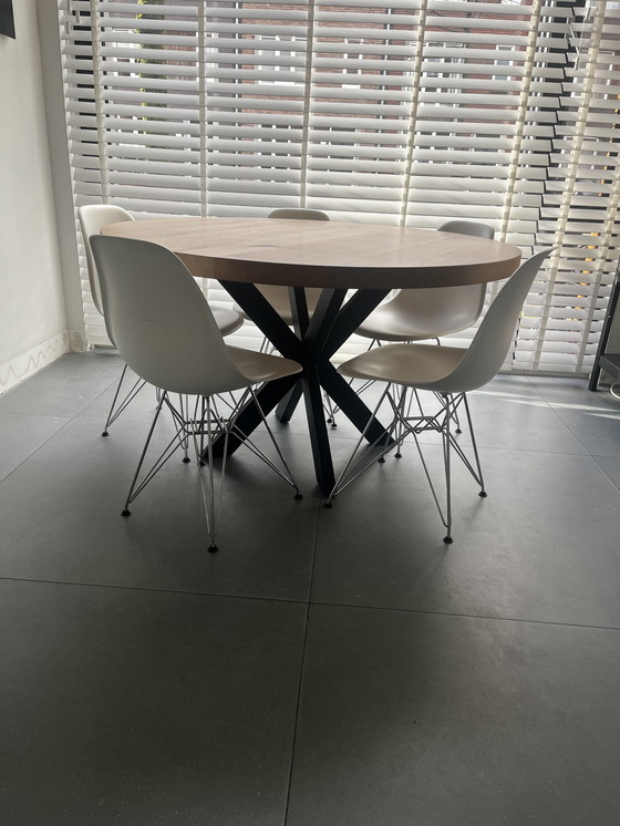 Image 1 of 6 Witte Vitra Eames Eetkamerstoelen