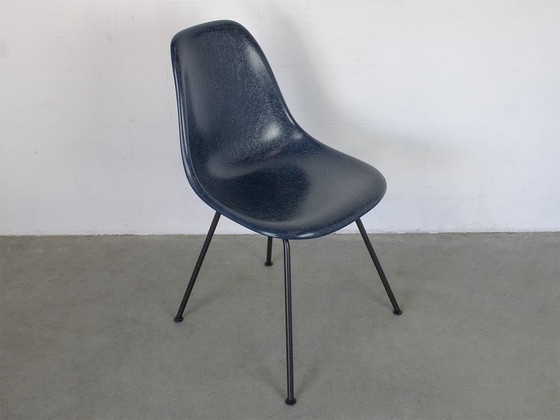 Image 1 of Vitra Dsx Glasfiber In Navy Blue Design Charles Eames