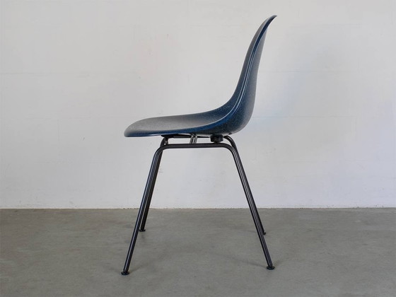 Image 1 of Vitra Dsx Glasfiber In Navy Blue Design Charles Eames