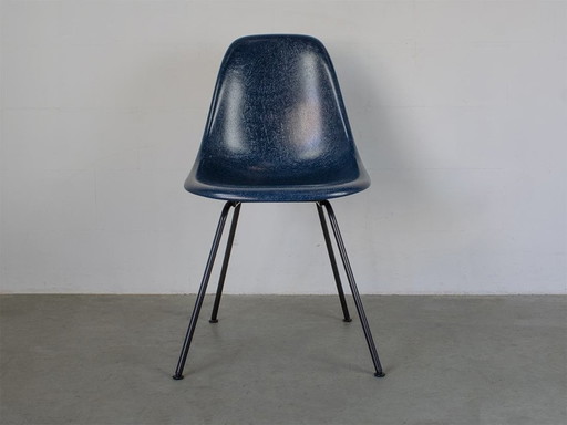 Vitra Dsx Glasfiber In Navy Blue Design Charles Eames