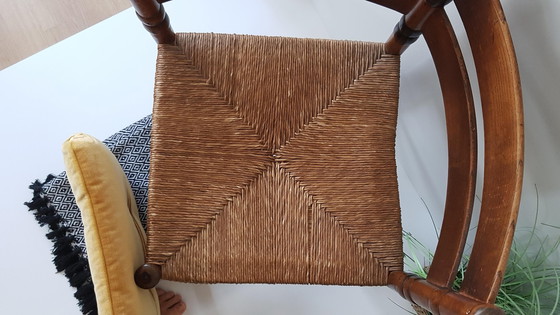 Image 1 of Vintage driehoek rotan stoeltje