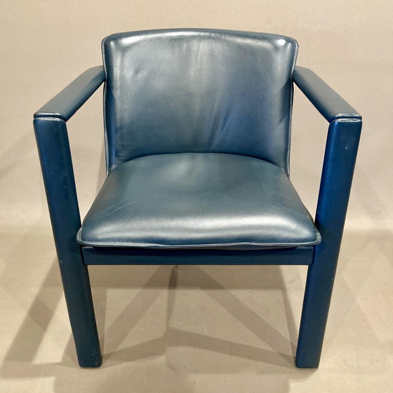 Image 1 of Leolux" fauteuil met leer en metalen design.