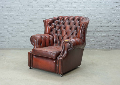 Chesterfield stijl getufte ossenbloedrode leren lounge wingchair, Engeland, jaren 1950. Ref.: CH218