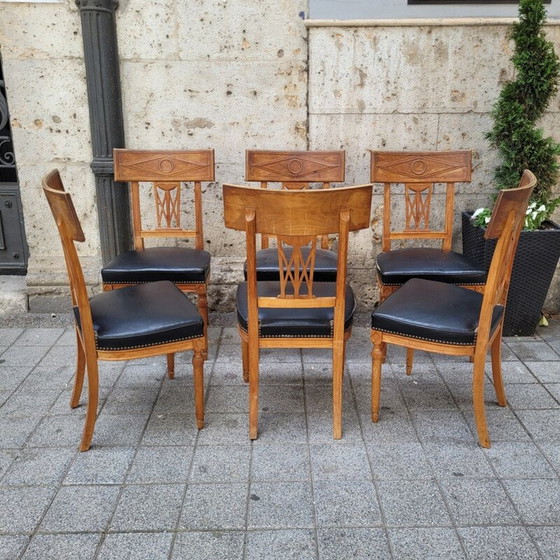 Image 1 of Set van 6 vintage stoelen van walnoothout en zwart leer, Frankrijk