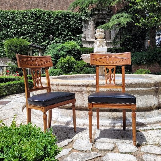 Image 1 of Set van 6 vintage stoelen van walnoothout en zwart leer, Frankrijk