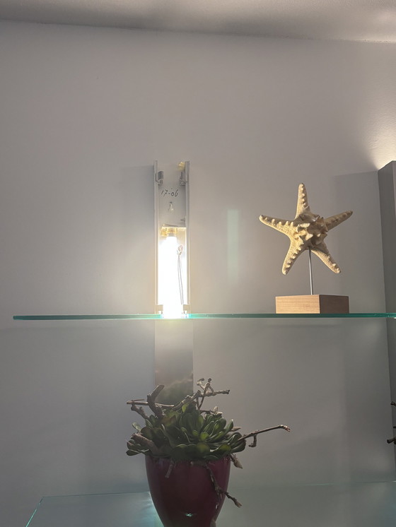 Image 1 of Modern Glazen Wandmeubel Voorzien Van Verlichting