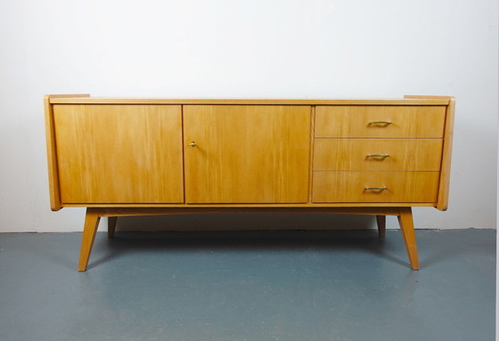 Image 1 of mid century SIDEBOARD jaren 50 iepenhout schuine poten bartels-werke