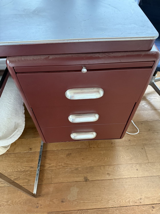 Image 1 of Industrieel Stalen Fifties Ahrend Bureau