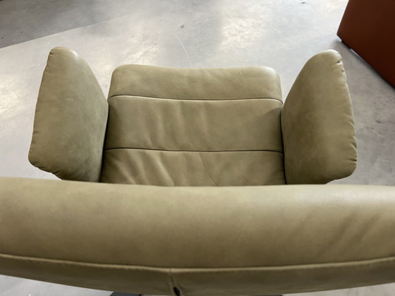 Image 1 of Label Woodstock draai fauteuil groen leer