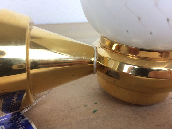 Image 1 of Paar wit opaline en massief messing wandlampen