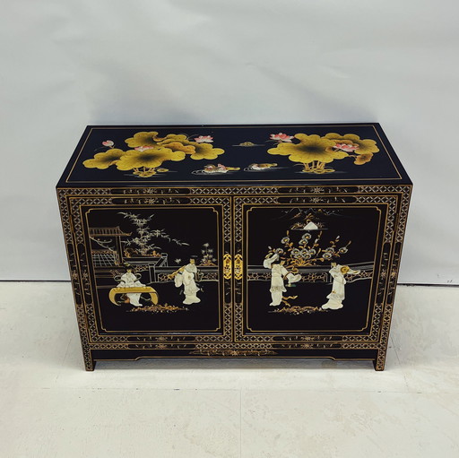 Chinees dressoir met handgeschilderde scènes