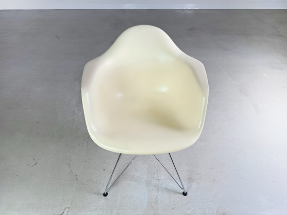 Image 1 of Set van 4 Vitra Stoelen Charles & Ray Eames Plastic Fauteuil Dar Re