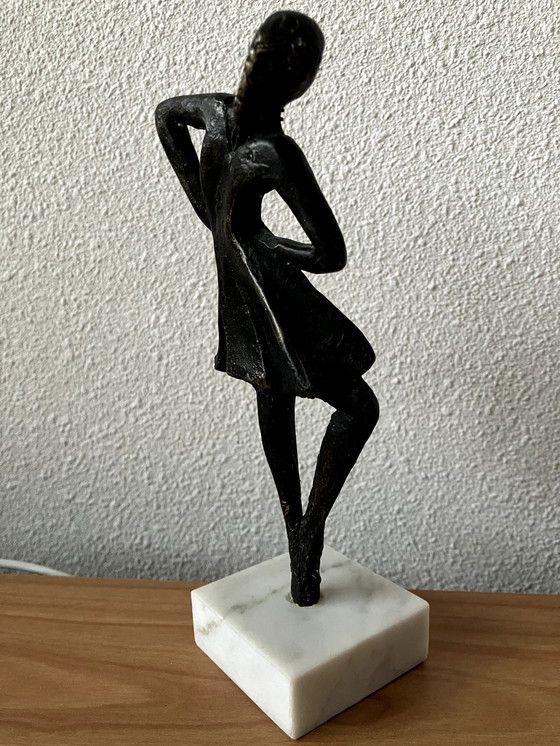 Image 1 of Bronzen Beeld Ballerina - Op Wit Marmeren Voet.