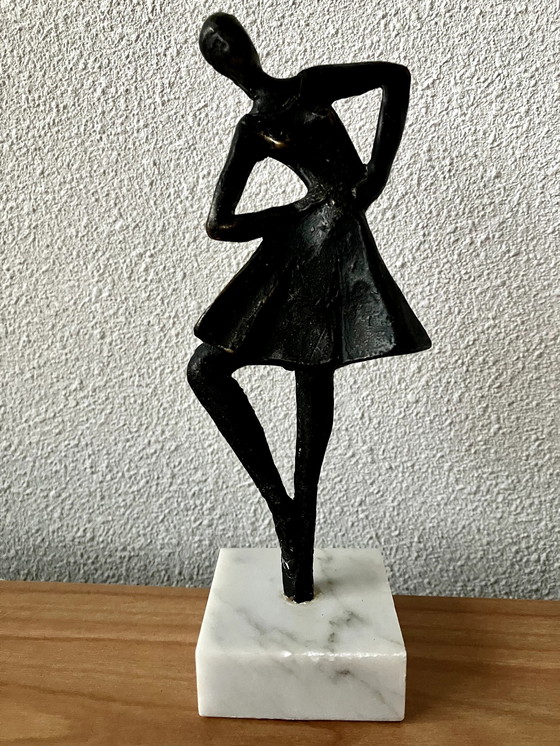 Image 1 of Bronzen Beeld Ballerina - Op Wit Marmeren Voet.