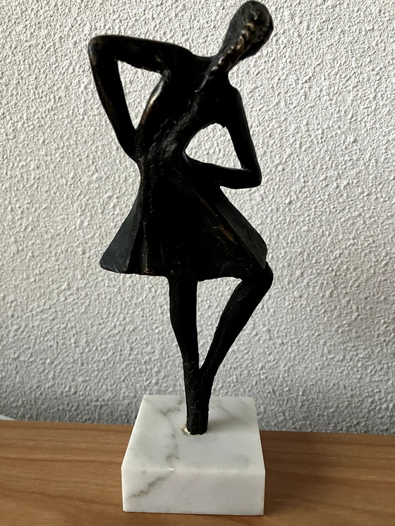 Image 1 of Bronzen Beeld Ballerina - Op Wit Marmeren Voet.