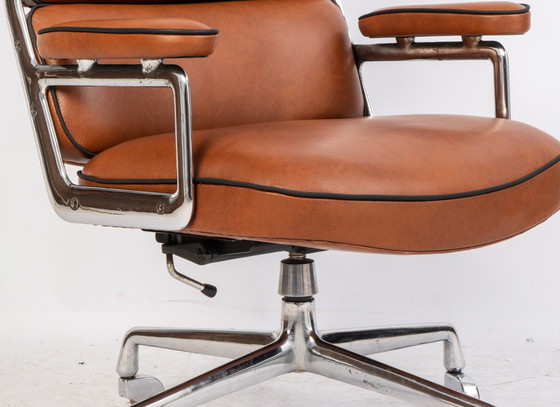 Image 1 of Herman Miller lobby chair, Charles Eames