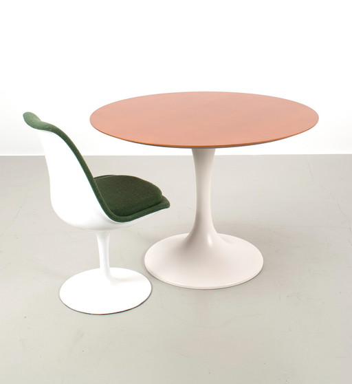 Vintage tafel met kersen fineer blad