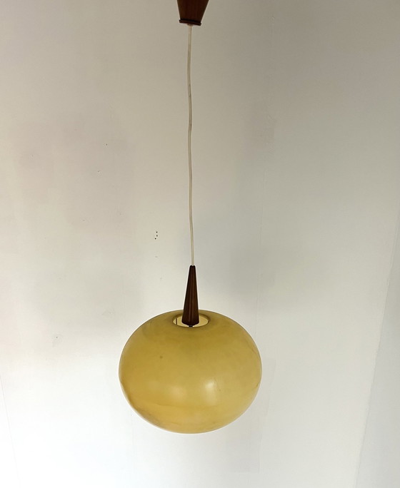 Image 1 of Hanglamp Kunststof & Teak ‘60