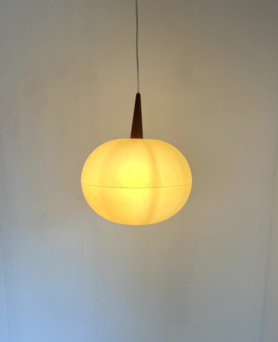 Image 1 of Hanglamp Kunststof & Teak ‘60