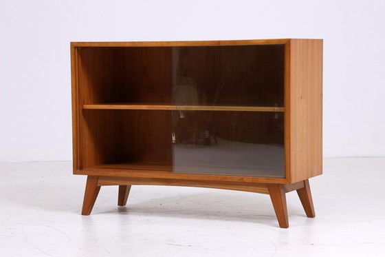 Image 1 of Vintage glazen ladekast jaren 60 | Mid Century vitrinekast gangkast | Retro jaren 70 hout