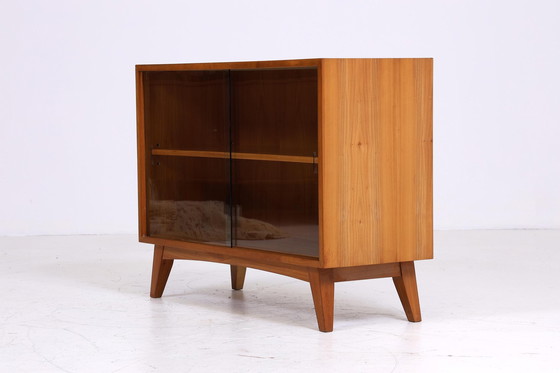 Image 1 of Vintage glazen ladekast jaren 60 | Mid Century vitrinekast gangkast | Retro jaren 70 hout