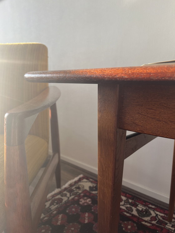 Image 1 of 2x Midcentury Teakhouten Easy Chairs met Tafel