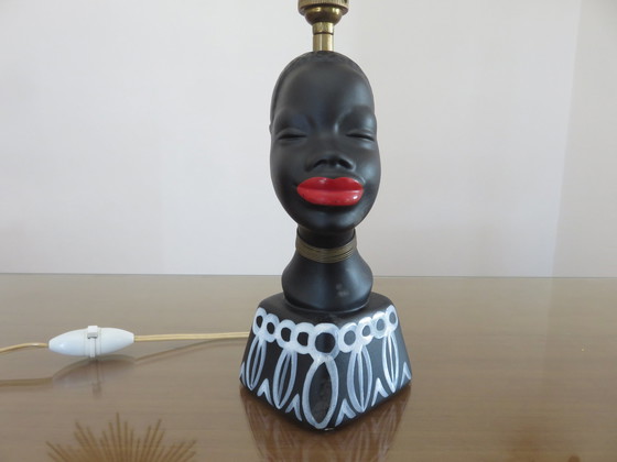 Image 1 of Matzwarte keramische "Afrikaanse vrouw" lamp jaren 50-60