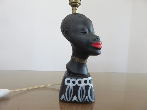 Image 1 of Matzwarte keramische "Afrikaanse vrouw" lamp jaren 50-60