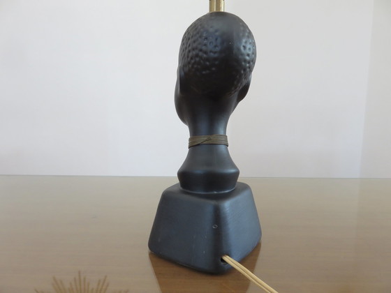 Image 1 of Matzwarte keramische "Afrikaanse vrouw" lamp jaren 50-60