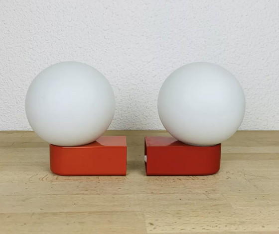 Image 1 of Paar Inda wandlampen rood, globe opaline, 1970