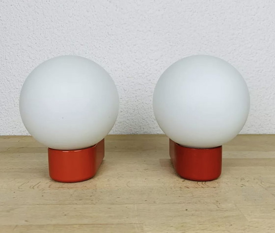 Image 1 of Paar Inda wandlampen rood, globe opaline, 1970