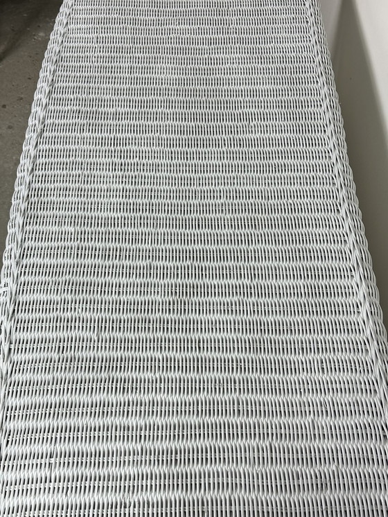 Image 1 of Commode met wit vlechtwerk uit 1980