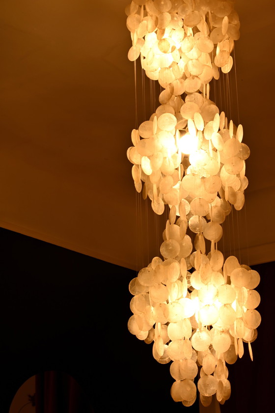 Image 1 of Parelmoeren hanglamp toegeschreven aan Verner Panton