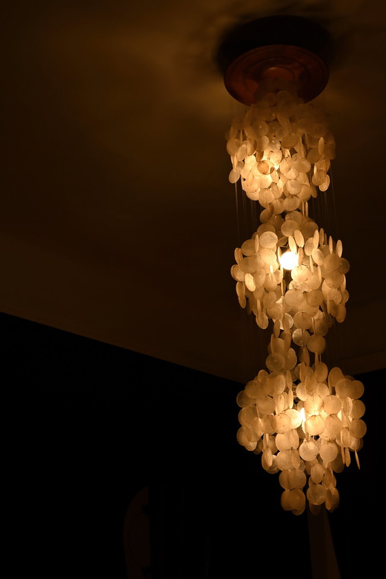 Image 1 of Parelmoeren hanglamp toegeschreven aan Verner Panton