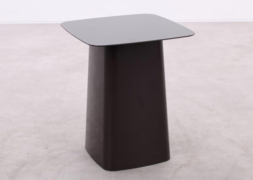 Metal Side Table Vitra Chocoladebruin